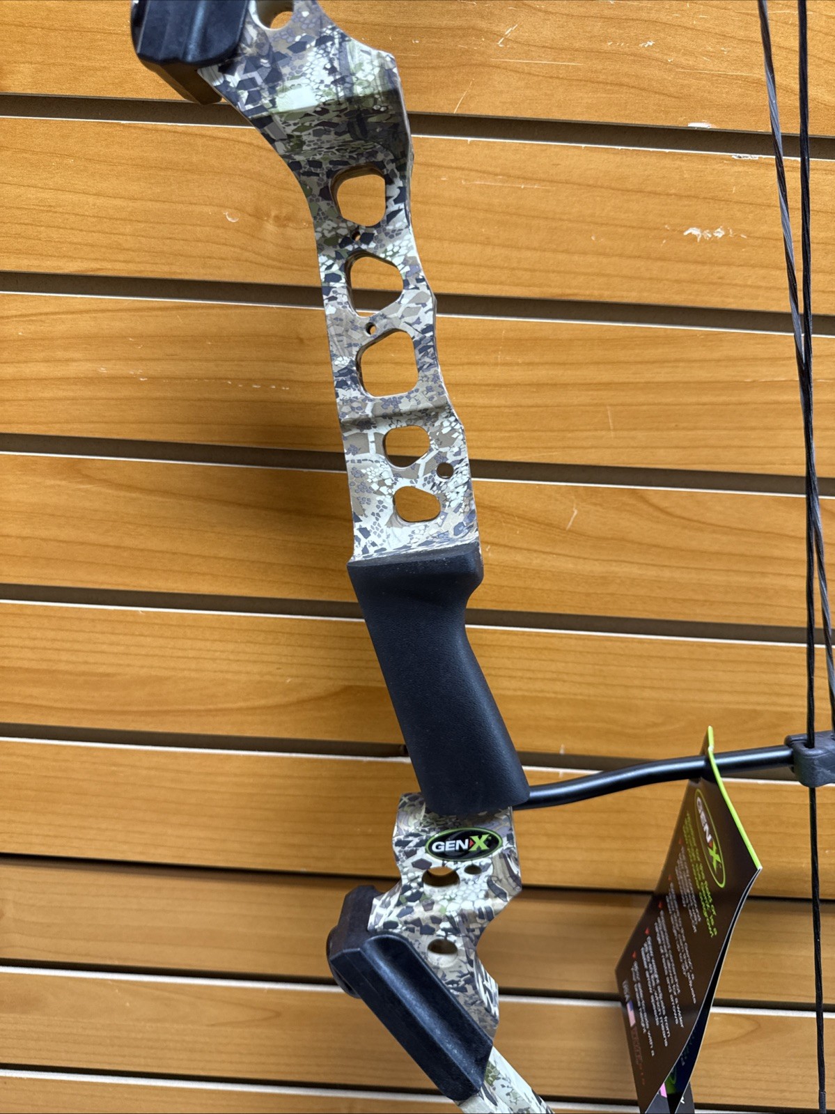 Genesis Archery Gen-X Compound Bow RH Camouflage - Item 4170
