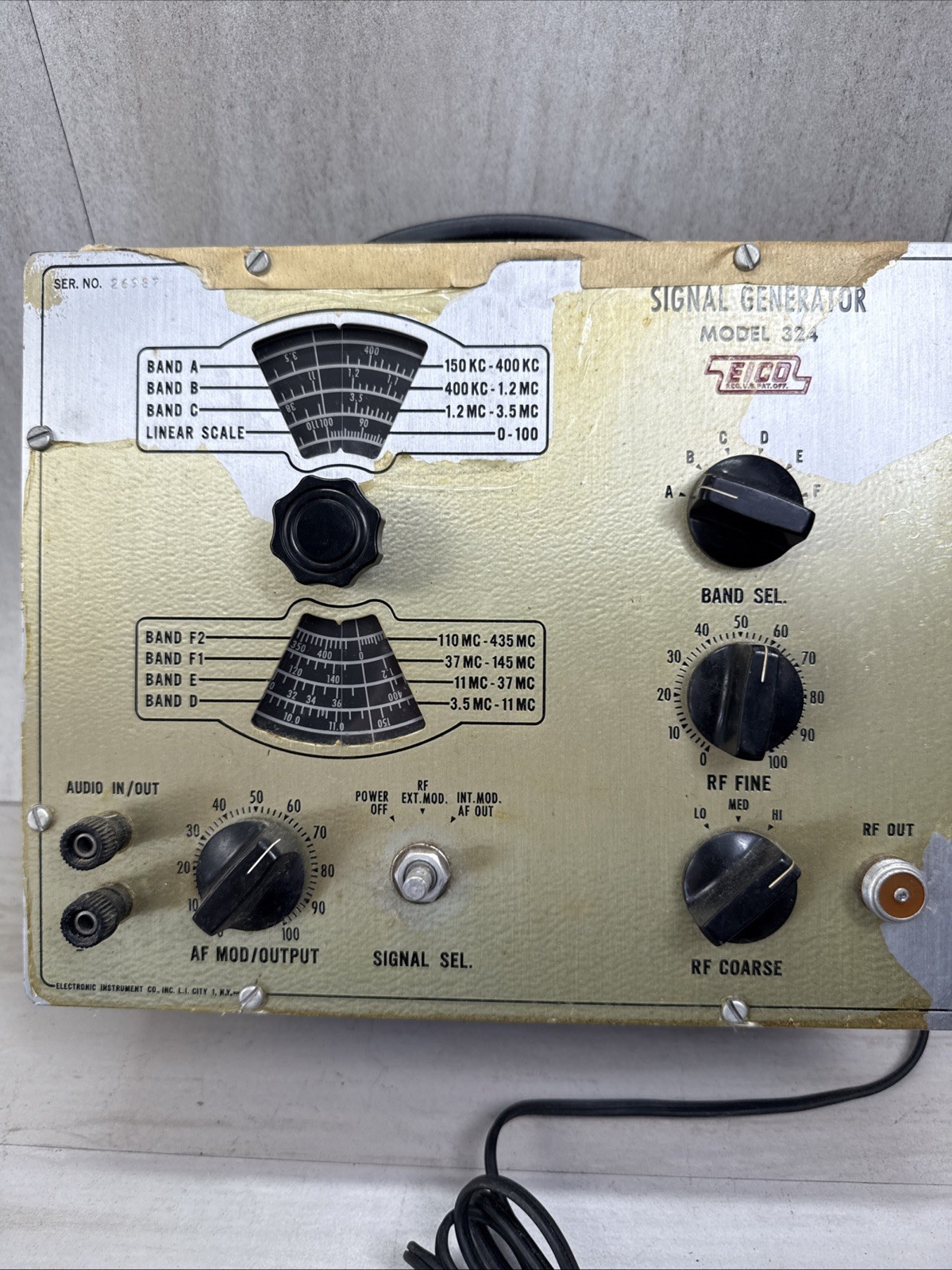 EICO MODEL 324 RF Signal Generator 150 kHz - 400 MHz Powers On!