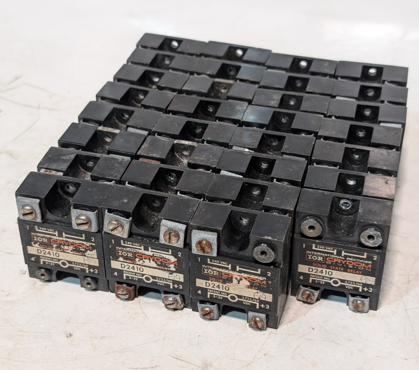 Lot of 31: International Rectifier/Crydom D2410 Solid State Relays 240AC, 3-32DC