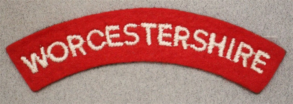 British Army Cloth Shoulder Title (2942): "WORCESTERSHIRE" Regiment