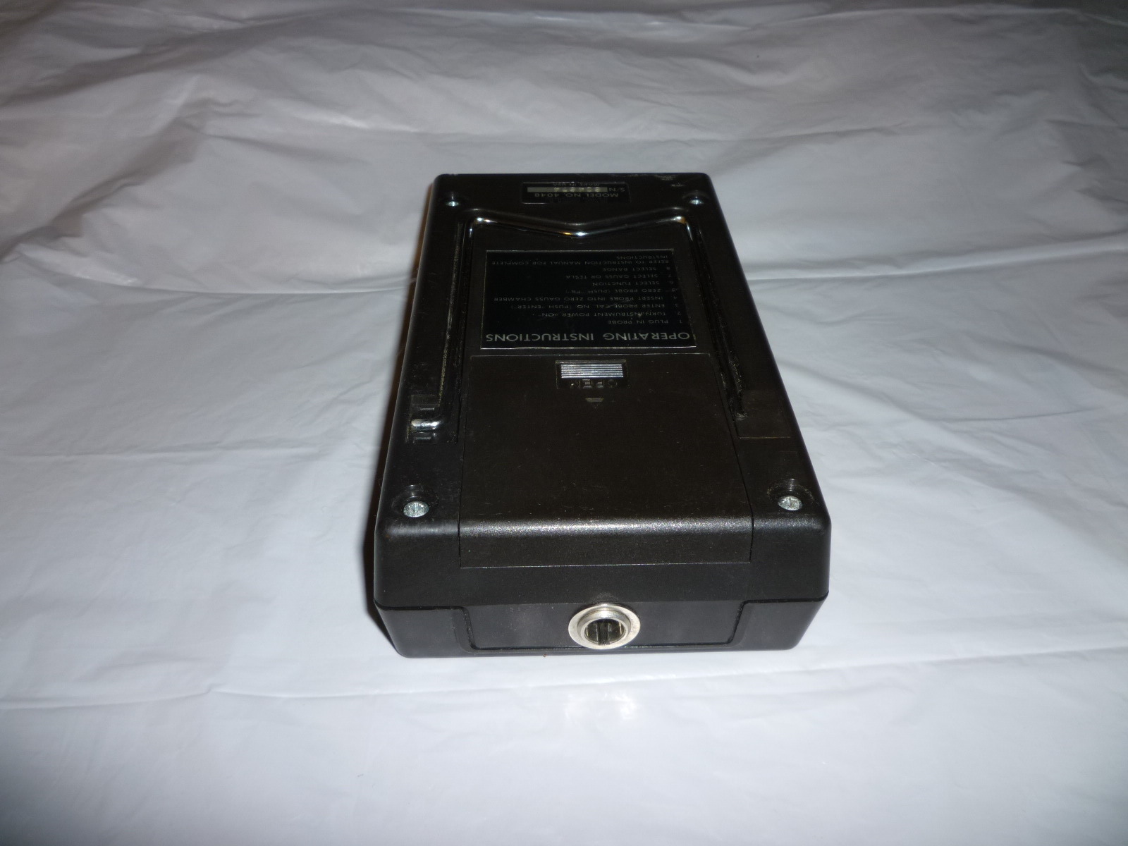 F.W. BELL MODEL 4048 GAUSS/TELSA METER