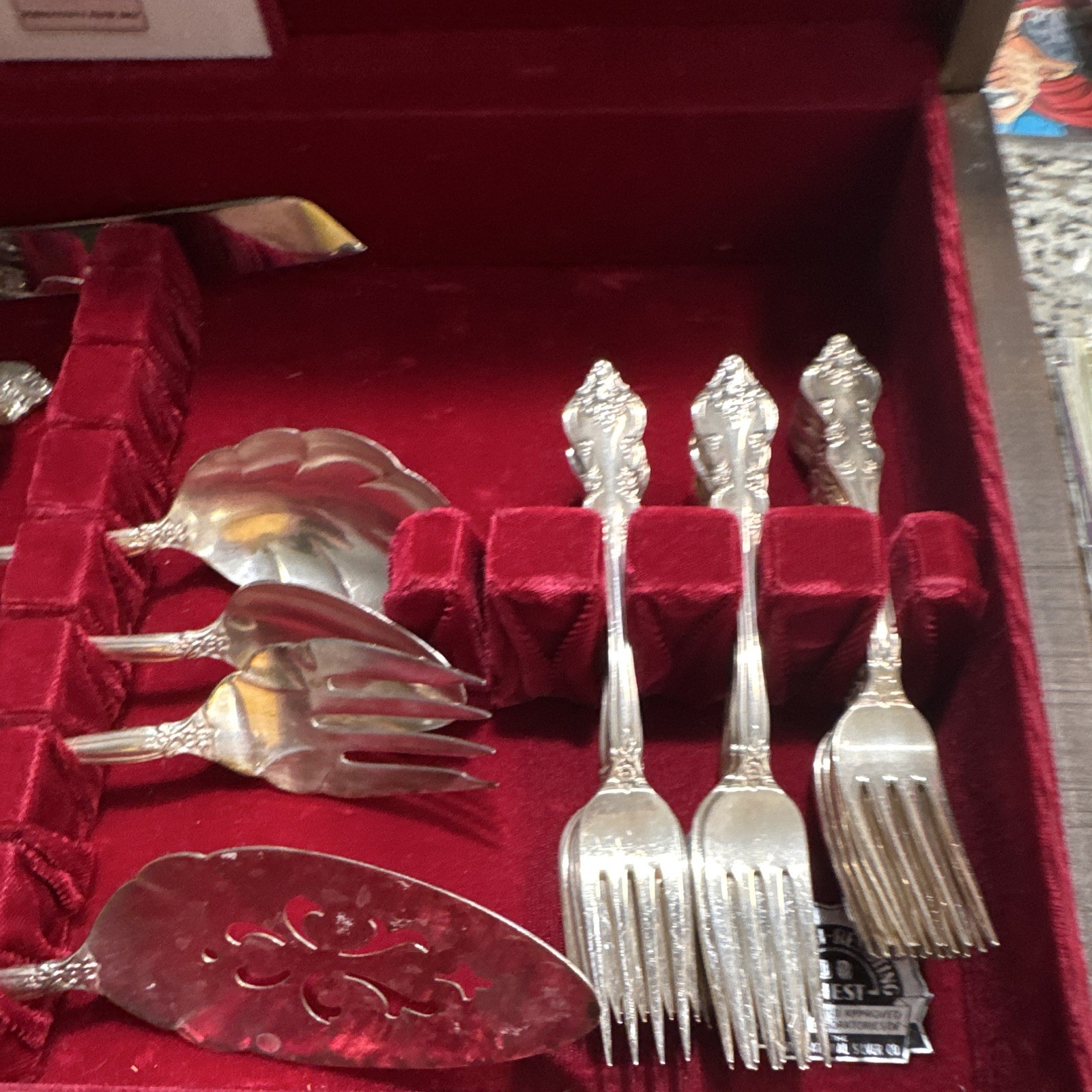 Deepsilver Silver Plated Floral Flatware Set 70 Piece Service for 8 w Case