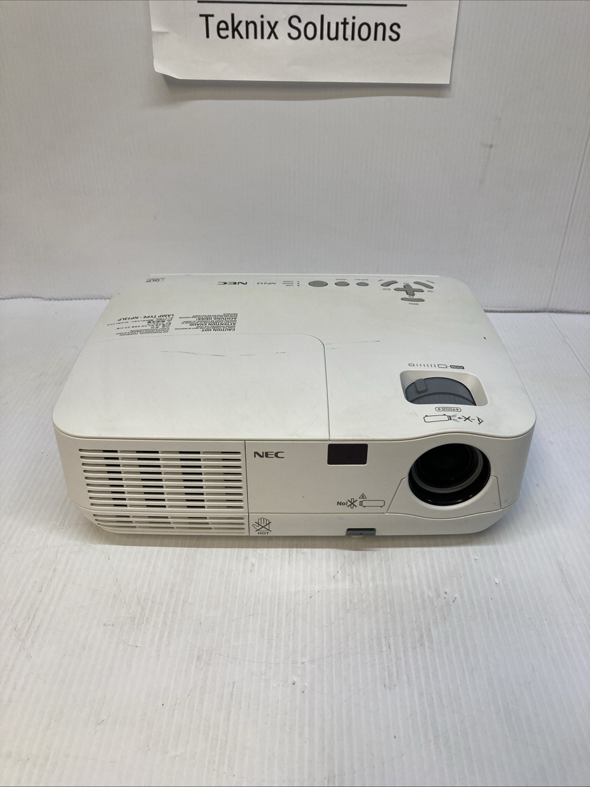NEC NP215 DLP Projector - No Remote - HAS DEAD PIXELS - 696 Lamp Hours