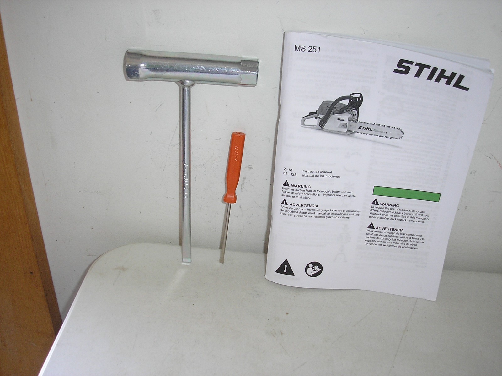 NEW GENUINE OEM STIHL MS251 CHAINSAW / INSTRUCTION MANUAL & TOOLS