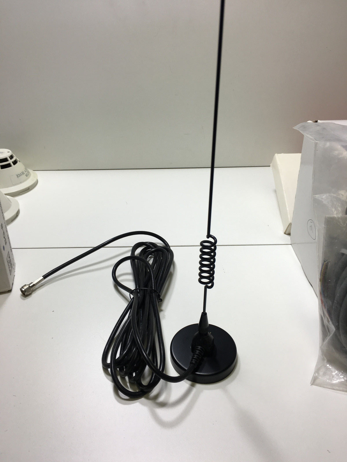 TELULAR 5DB MAGNETiC MOUNT ANTENNA WiTH 12FT LOW LOSS CABLE