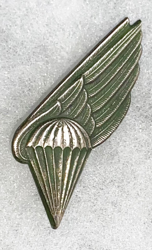 Latvian Airborne Para Jump Wing Badge
