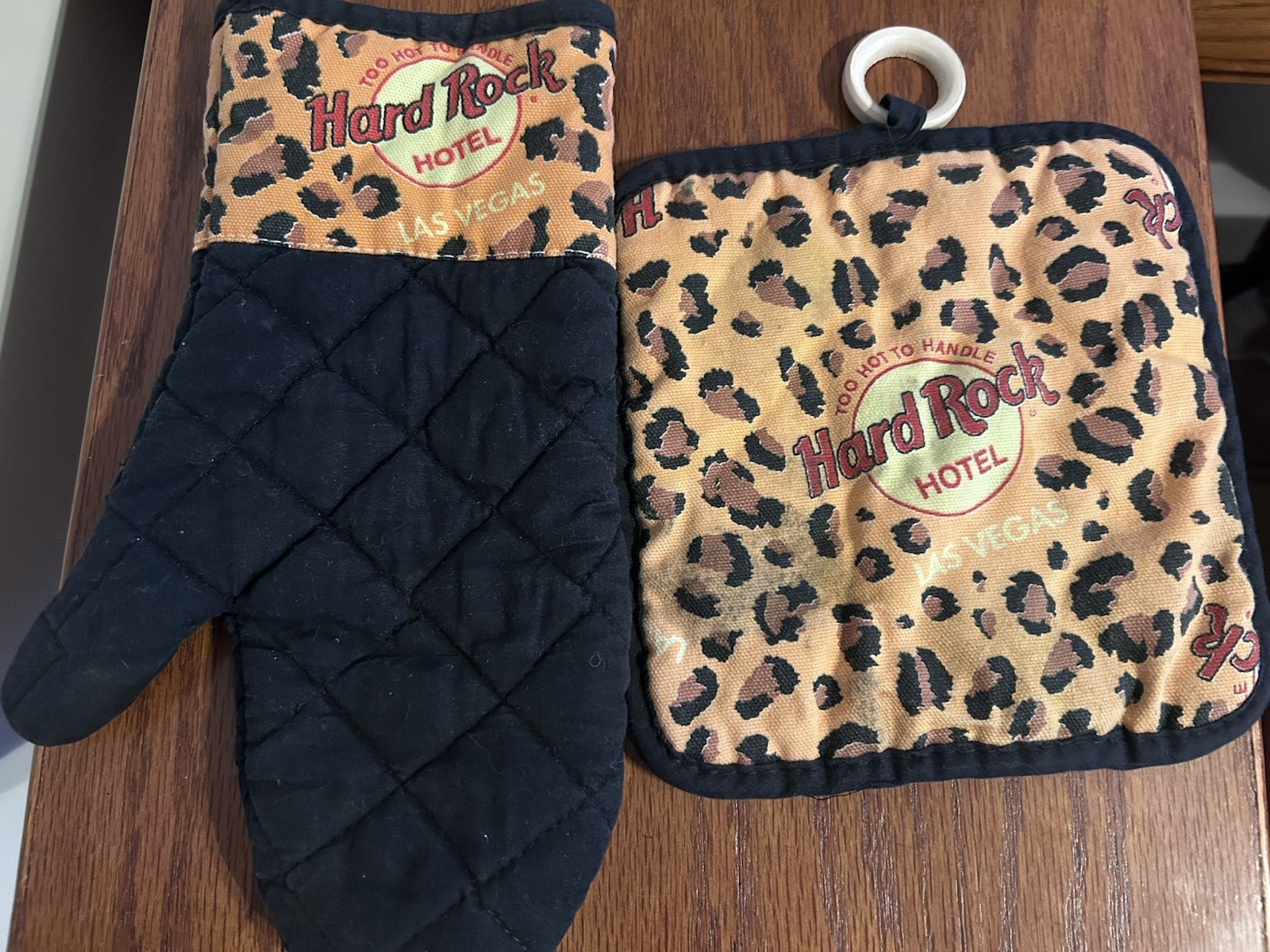 Vintage 2000 Hard Rock Hotel Las Vegas Casino Oven Mitt & Pot Holder