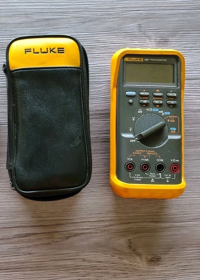 Fluke 787 ProcessMeter Calibrator Meter Multimeter
