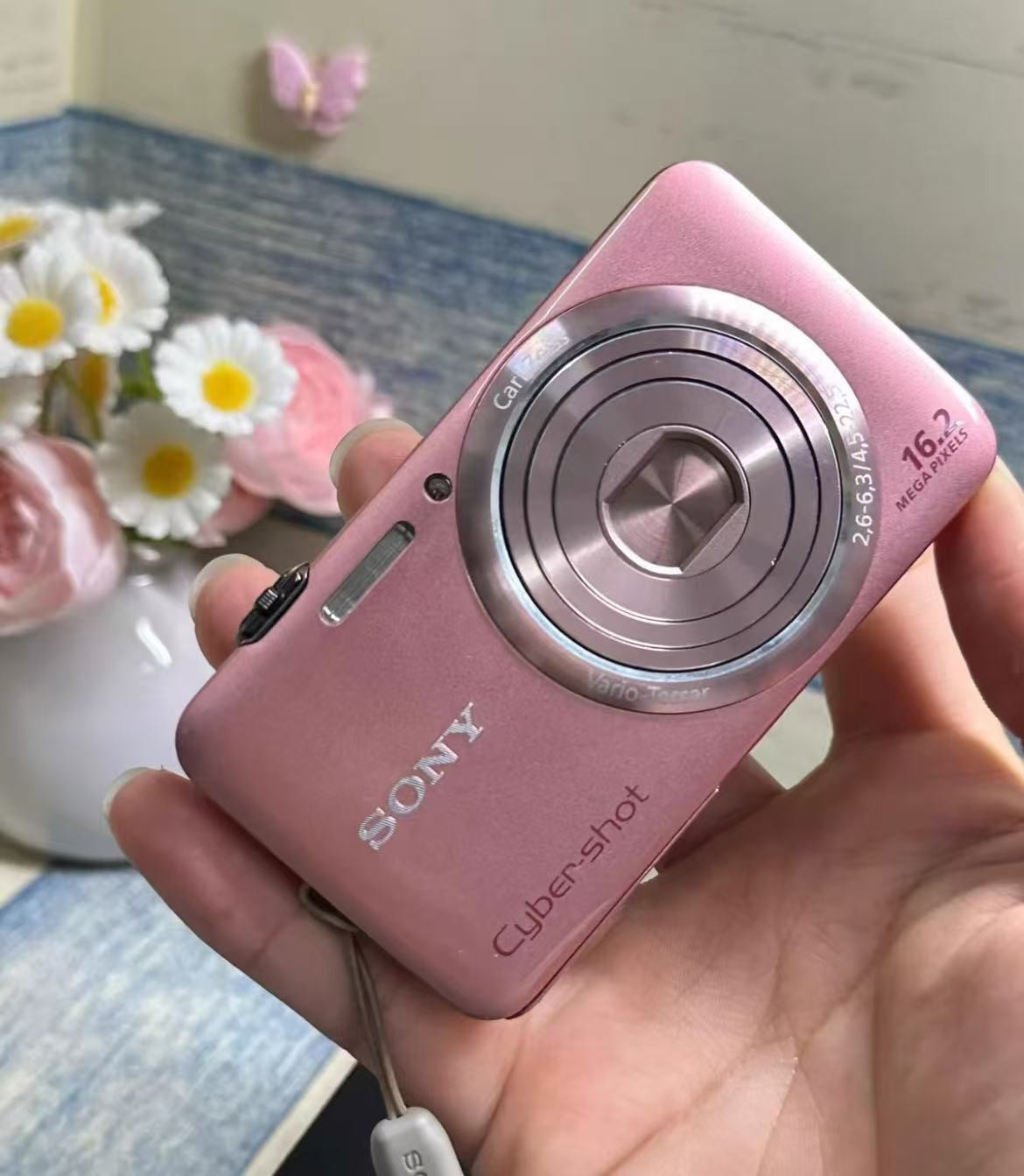 SONY Cyber-Shot DSC-WX9 16.2MP 5X Optical Zoom Digital Camera W/Charger English