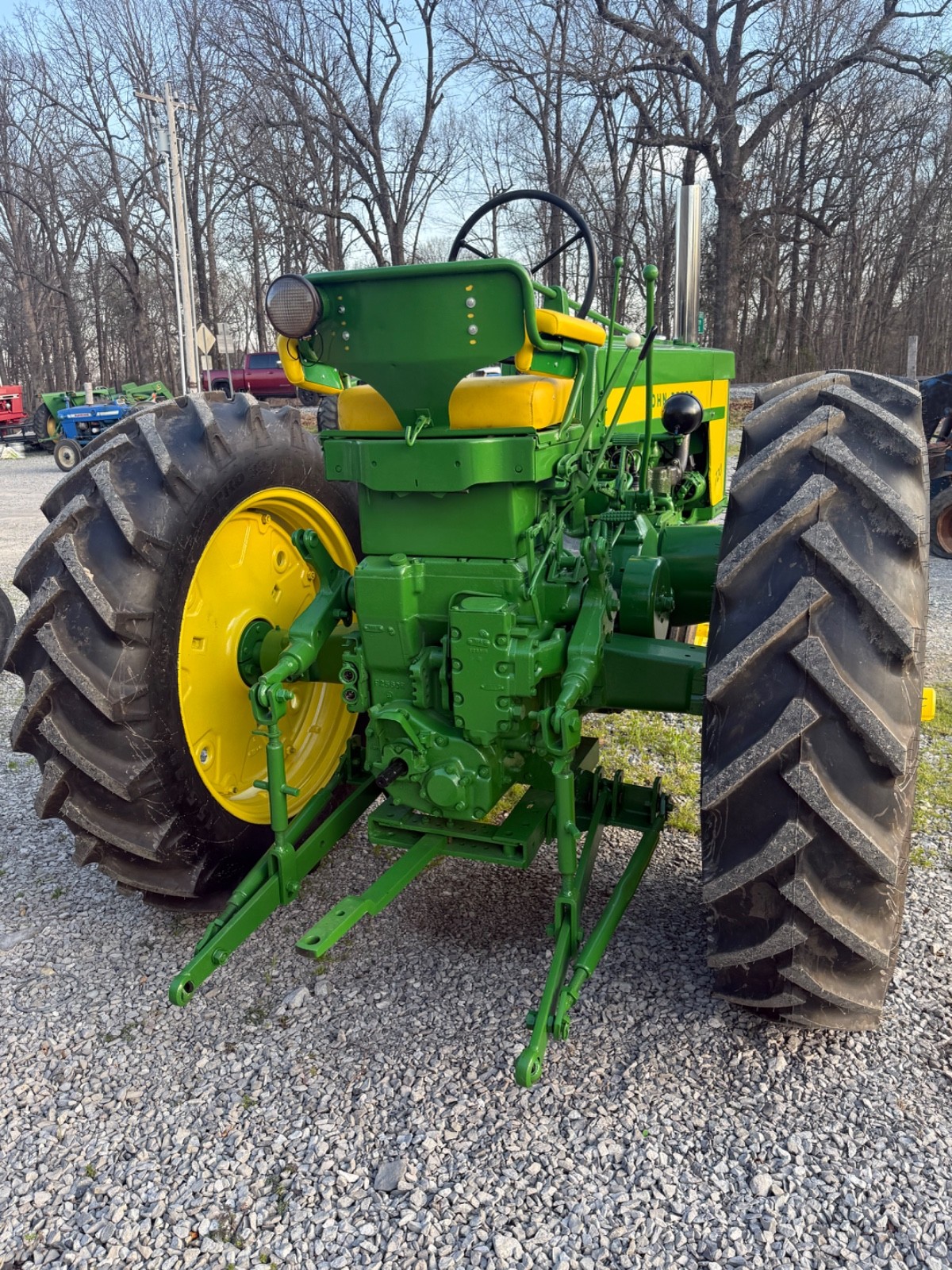 720 JOHN DEERE TRACTOR 881 HRS