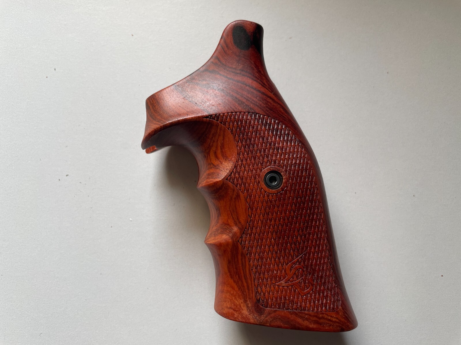 Decorative Target Grips for Taurus Medium/Large Frame SQUARE BUTT 44, 65, 66