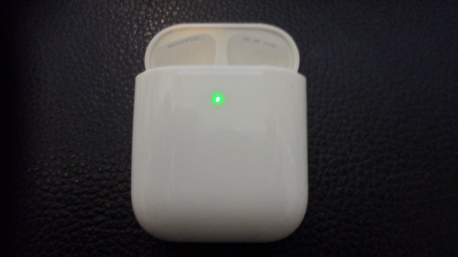 Apple AirPods Wireless Charging Replacement Case ONLY (A1938) USED GOOD COND