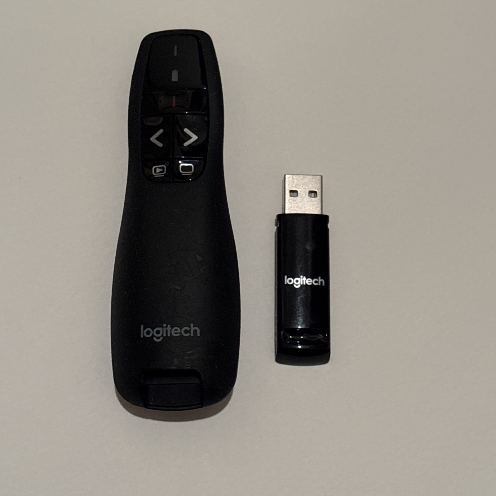 Logitech R-400 Presenter Remote Control Original Clicker Classroom Presentation