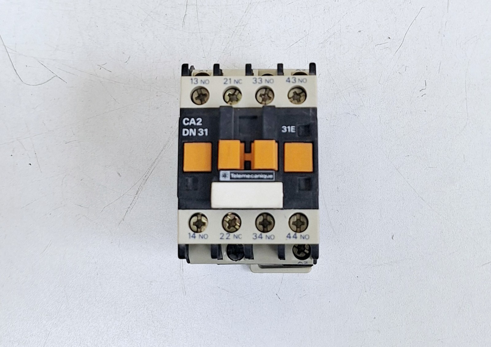 Telemecanique CA2 DN 31 Contactor 220-230V 50Hz / 220-240V 60Hz (Lot of 2 pcs)