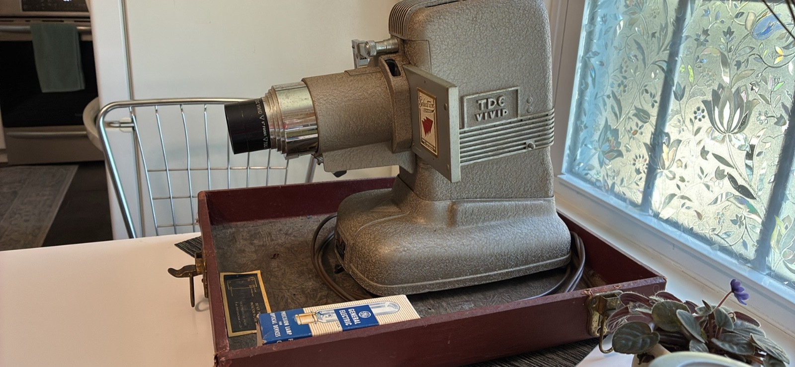 Vintage TDC Slide Projector  USED w/Vivid Focusing Slide 300W 1950s-1960s-Lights