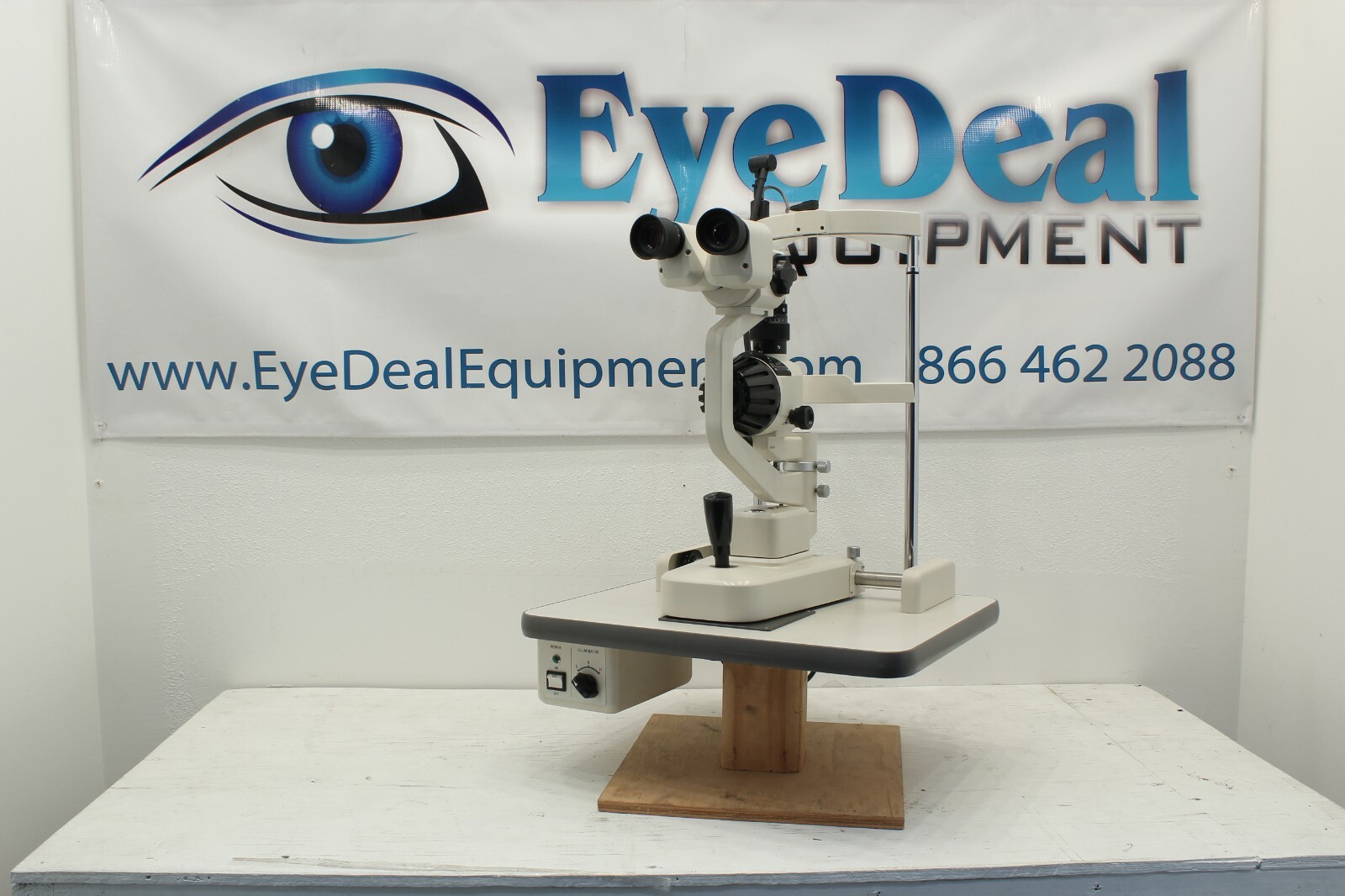 Topcon SL 2E slit lamp