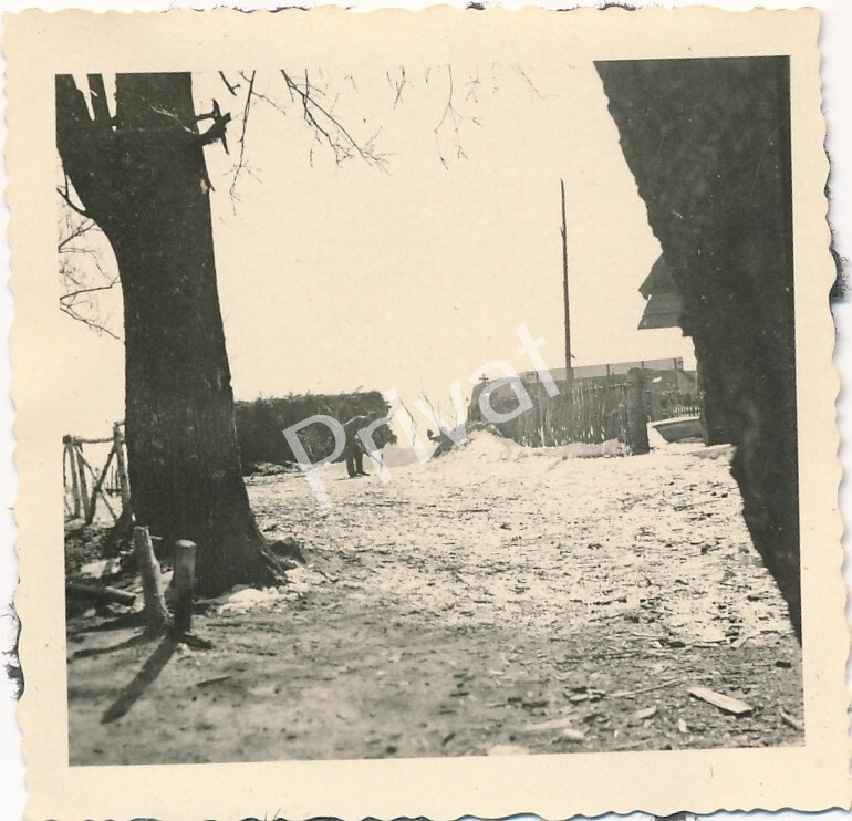 Photo WW II Wehrmacht Soldier Quarter Village Winter Russia K1.57