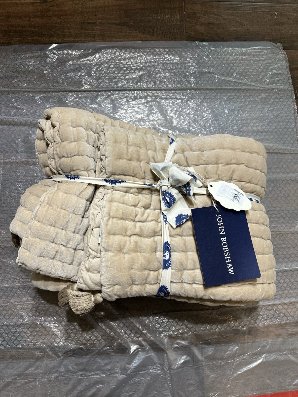 New John Robshaw Luxury Velvet Sand Quilted Decorative Throw 50x70 $295
