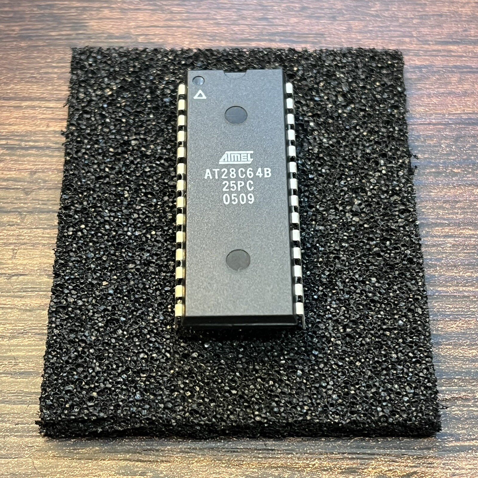 (1 Piece) Authentic Atmel AT28C64B 64K  (8K x 8) EEPROM 28 Pin DIP New