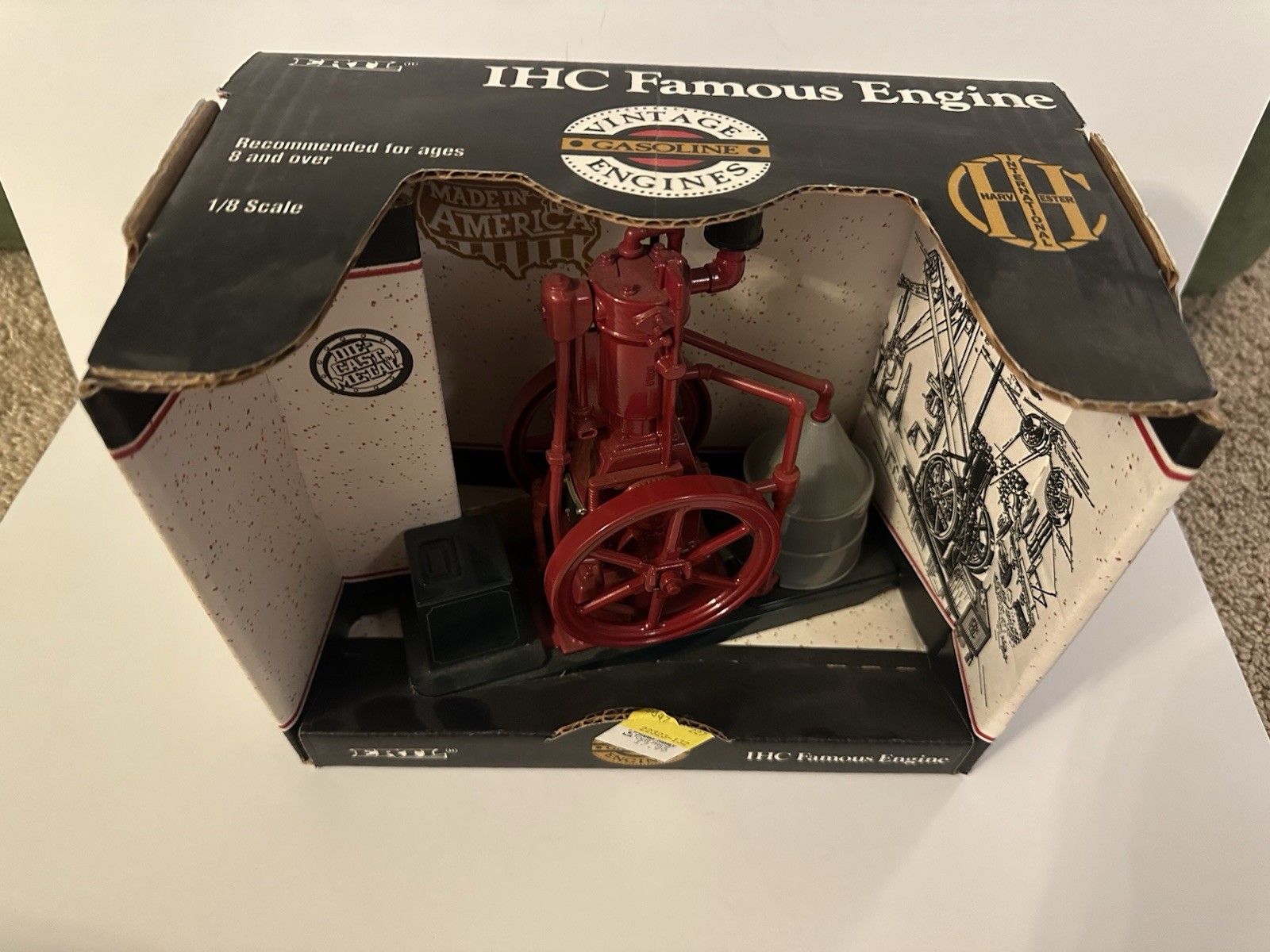 Ertl IHC Famous Engine 1:8 Vertical Engine Die-Cast International Harvester NIB