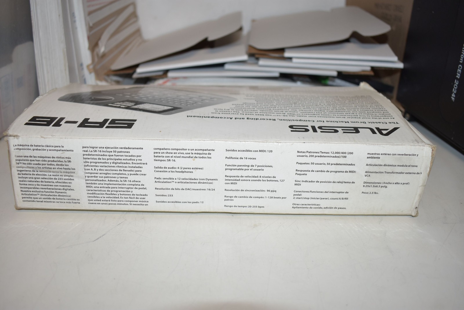ALESIS SR-16 SR16 PROGRAMMABLE DRUM MACHINE / MIDI controller 12 pad