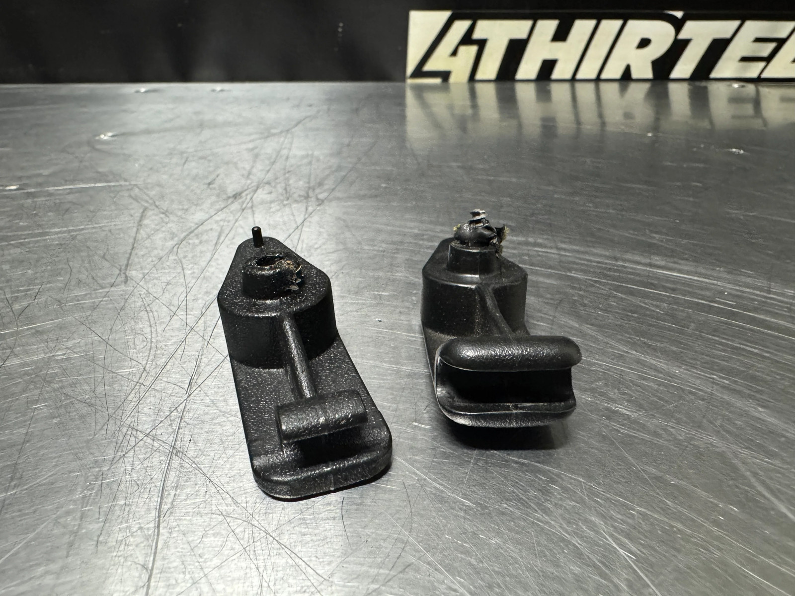 97-04 C5 CORVETTE SUN VISOR CLIPS OEM #N192