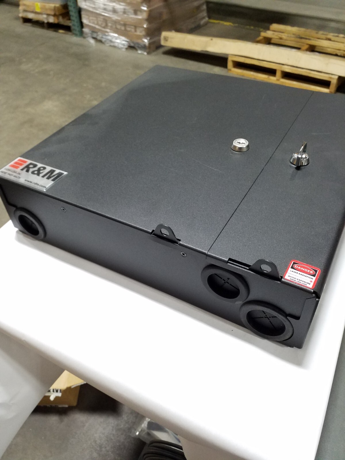RCG-WM006SCAPGT-B-1O Wall MNT SCA Splc Housing w/1 Tray w/1-6 SM Fib