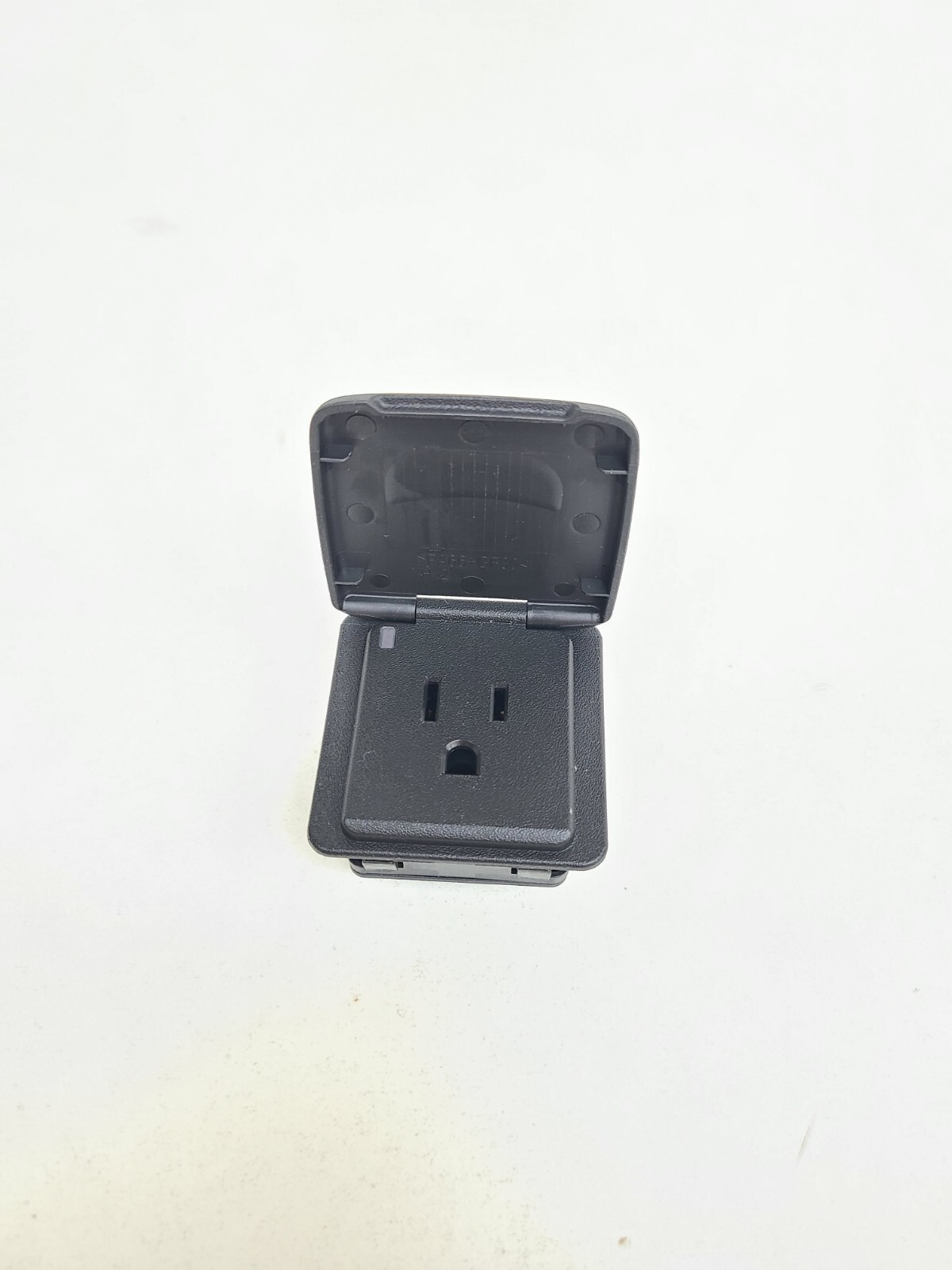 2017-2022 GMC ACADIA CENTER CONSOLE REAR POWER OUTLET SOCKET OEM