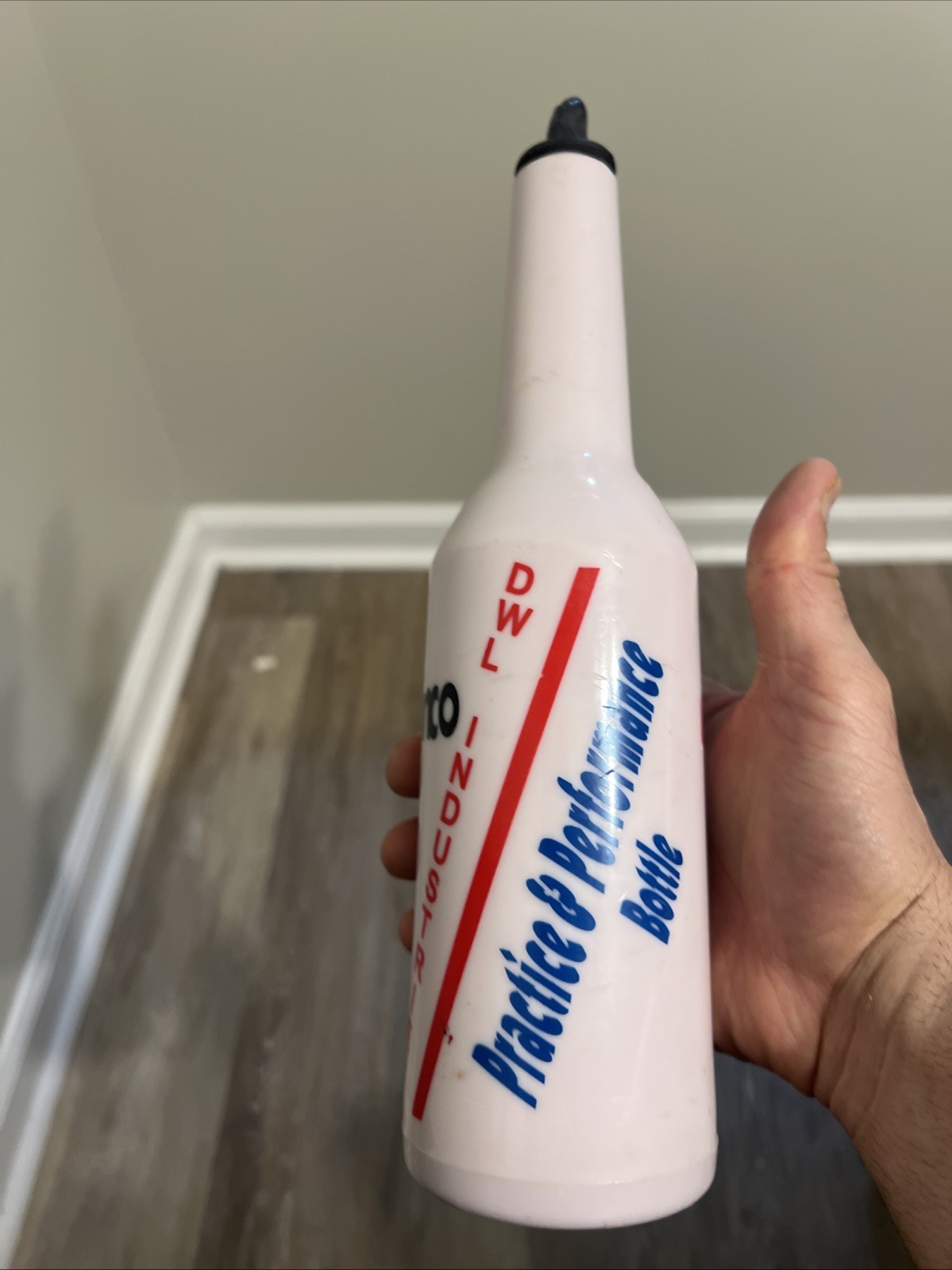 Winco PFBT-11W Flair Bottle, White - Used