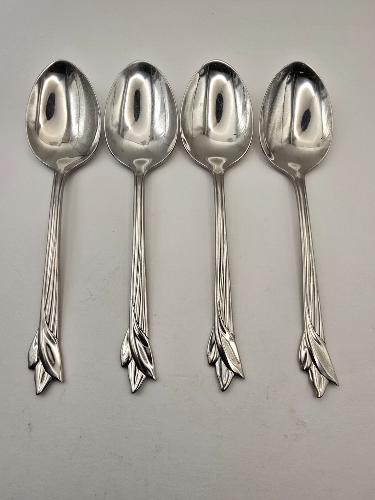 Oneida Leander Stainless oval soup spoons Set of 4