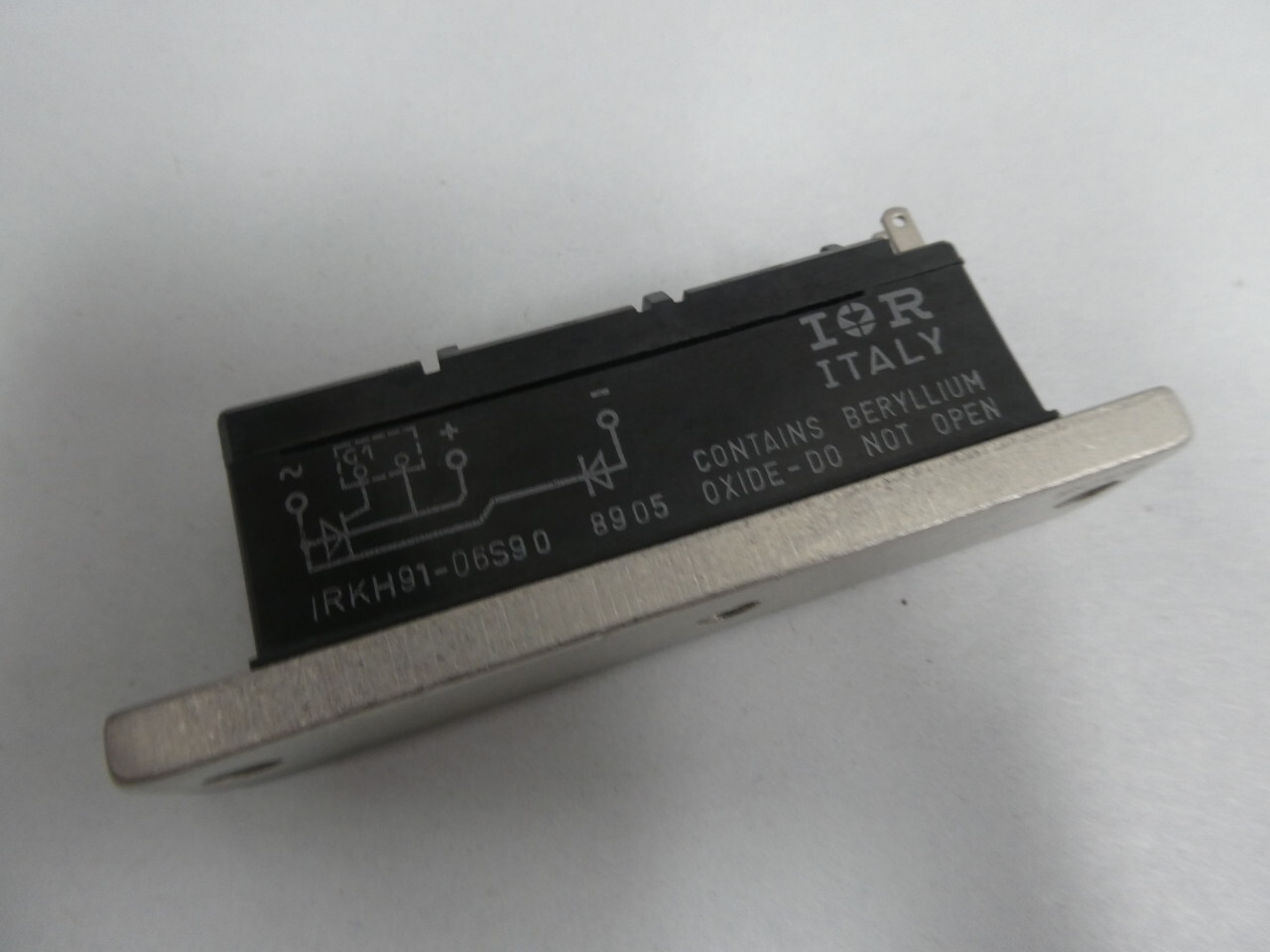 International Rectifier IRKH91-06S90 Thyristor/diode Module