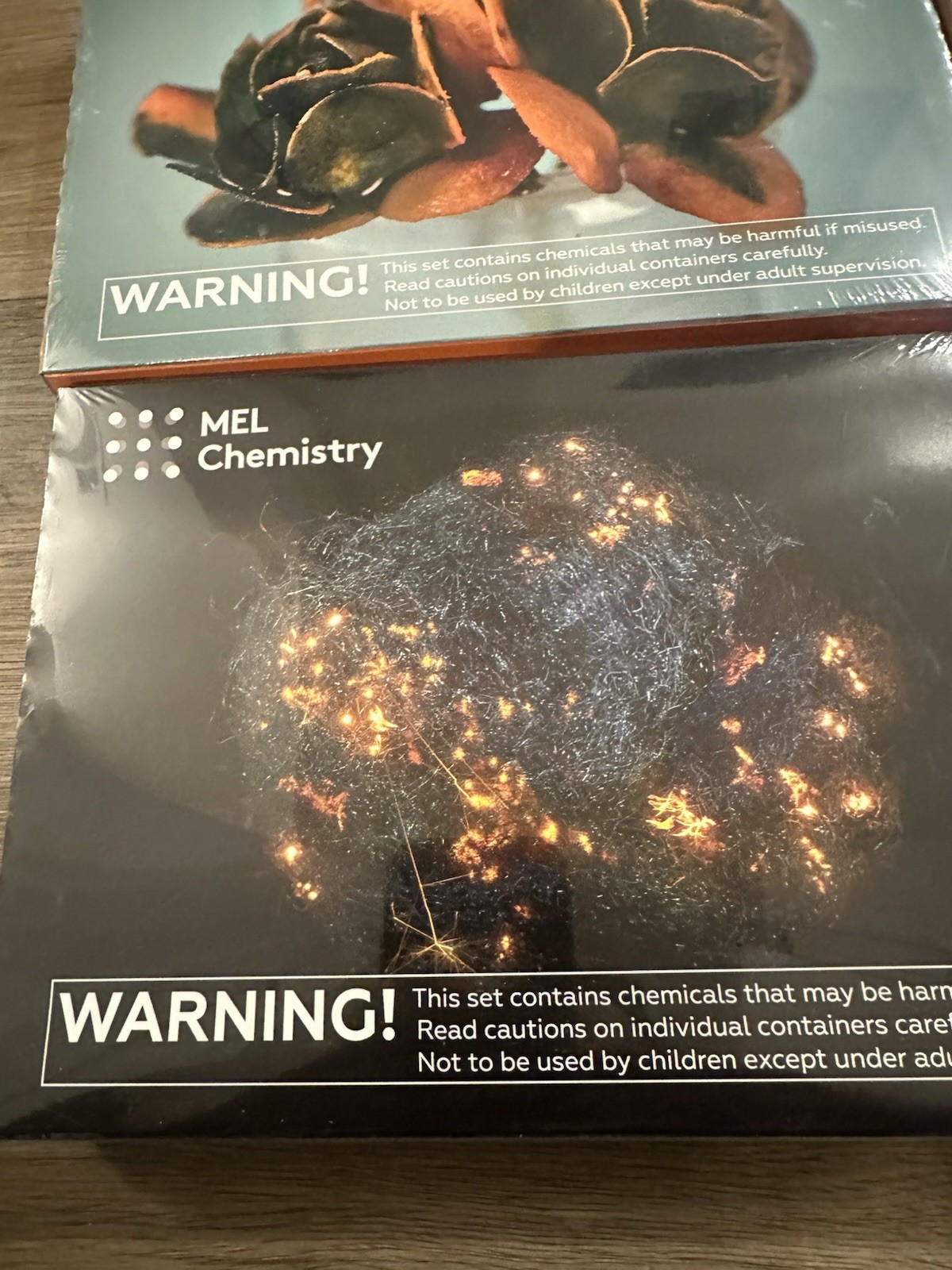 MEL Chemistry Science Experiment Lab Starter Kit + 4 Experiments New