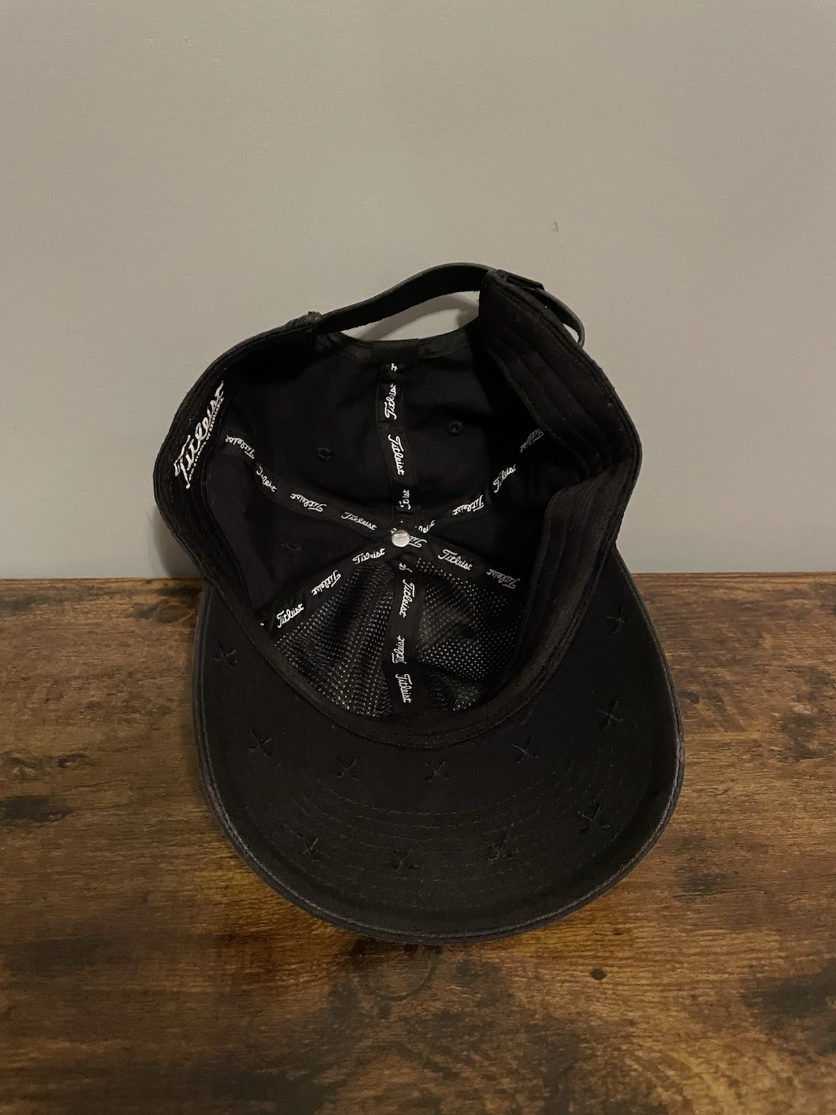Titleist Hat Adjustable Black Strapback Golf Cap (H2)