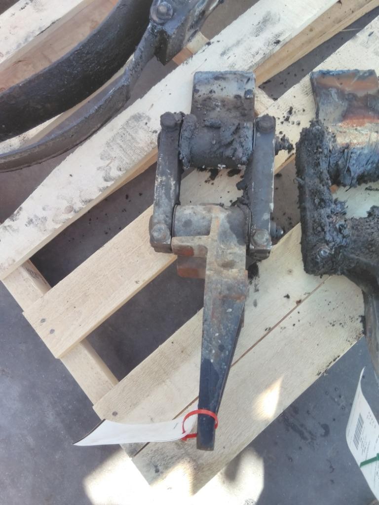 Replaces 1988 PETERBILT 377 SPRING HANGER ,  CO