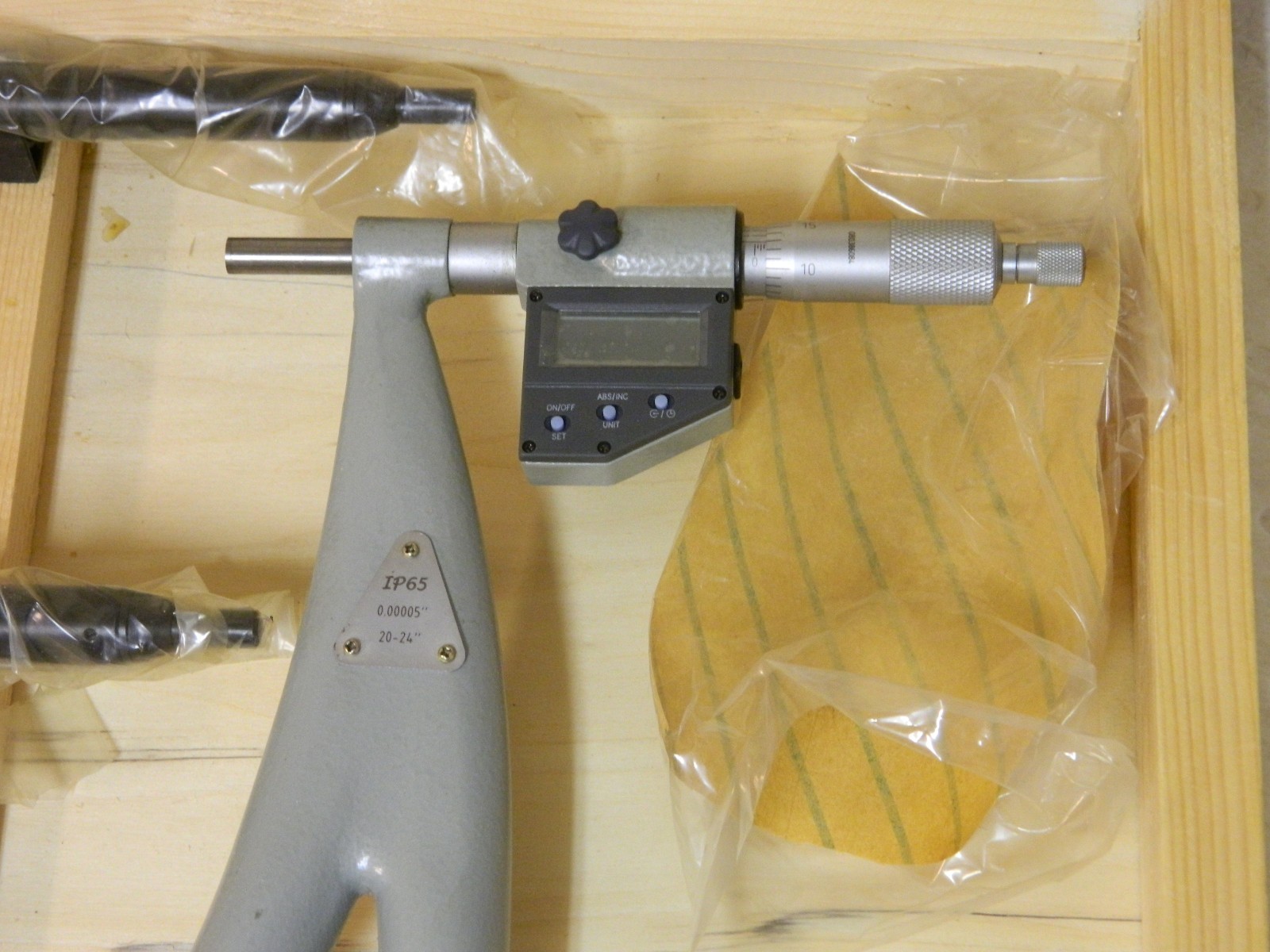 SPI Outside Micrometer Set w/ Interchangeable Anvil 20" - 24" Range 13
