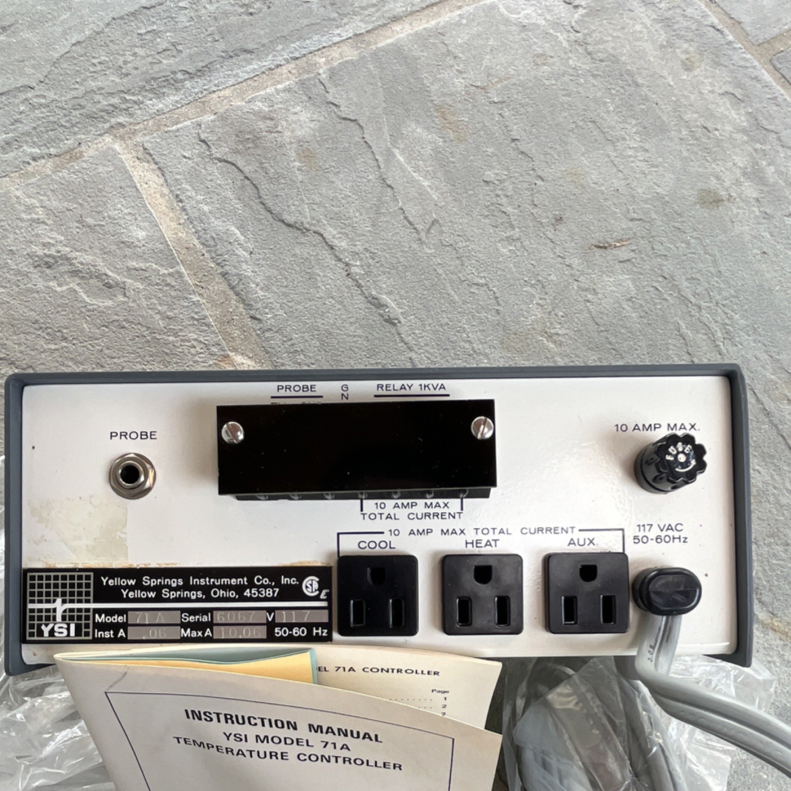YSI 71A Analog Temperature Controller w/ Probe Input, Heat/Cool Outlets
