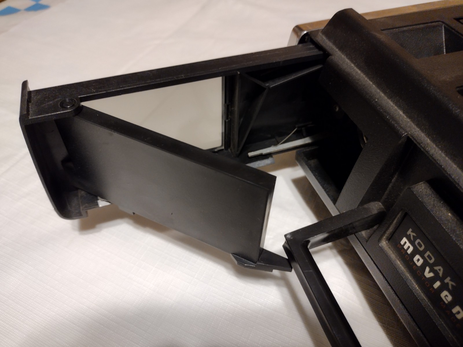 Vintage Kodak Movieneck 475 Projector (Missing Lid) (Turns On) (UNTESTED)