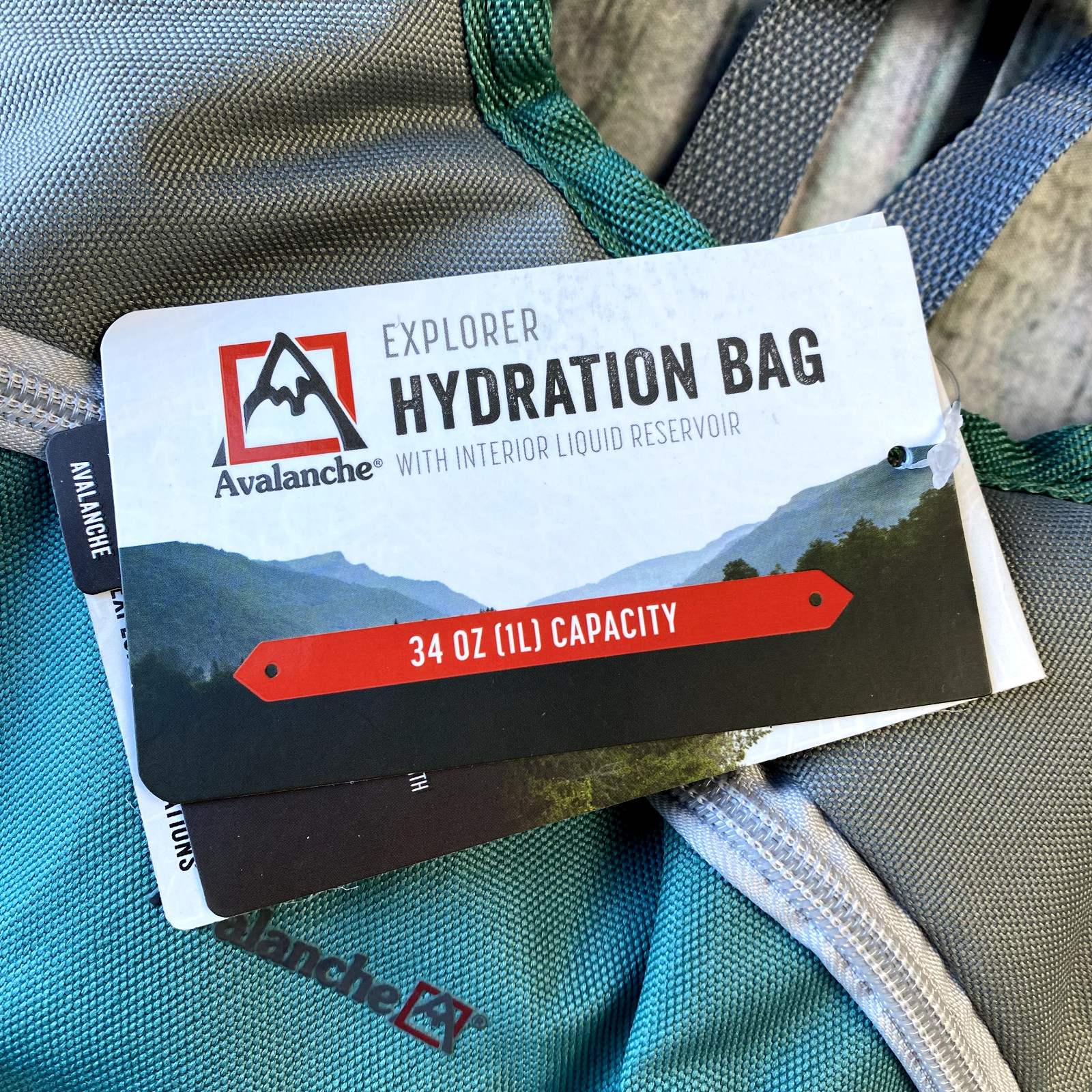 NWT Avalanche Explorer Hydration Backpack Bag Green 34oz Light Weight Hiking
