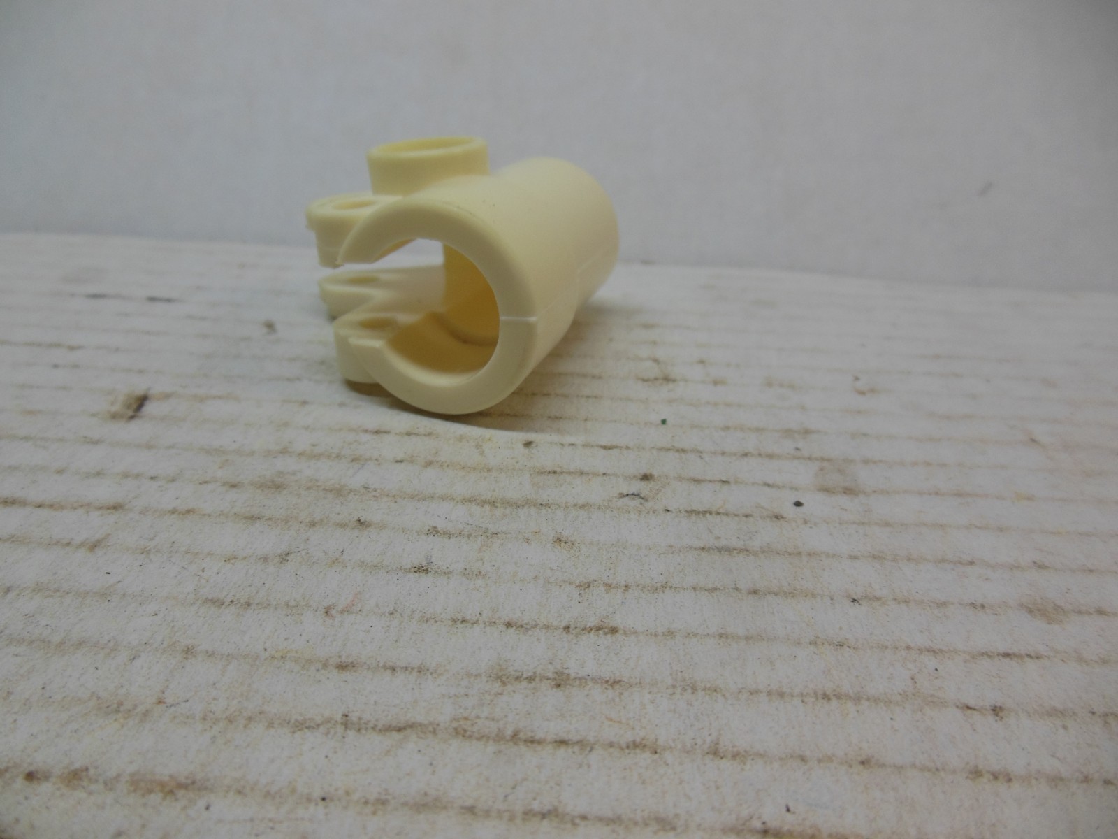 JOHN DEERE PLASTIC CLAMP BRACKET PT6563 OEM NOS
