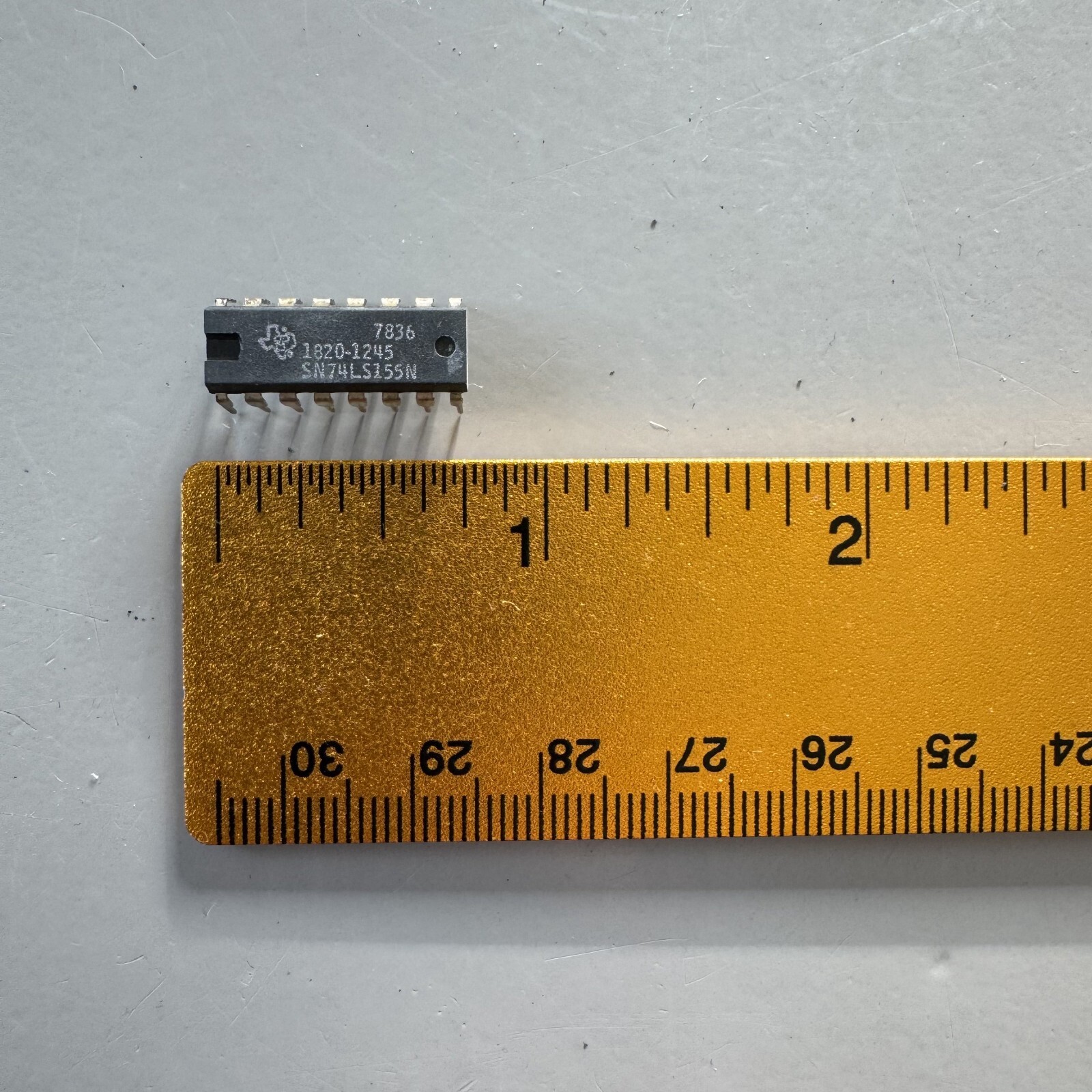 HP / AGILENT 1820-1245 integrated circuit ic