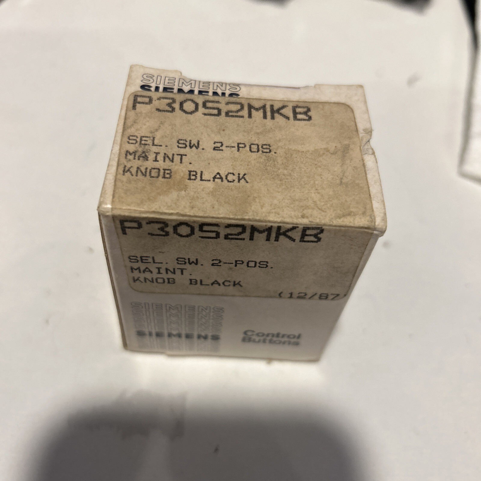 NEW Siemens P30S2MKB 2-Position Selector Switch Maintained Black
