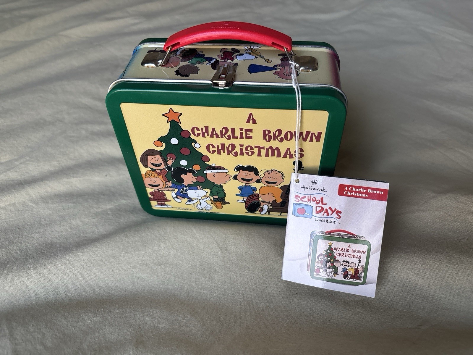 Hallmark A Charlie Brown Christmas Metal Lunchbox Peanuts Snoopy