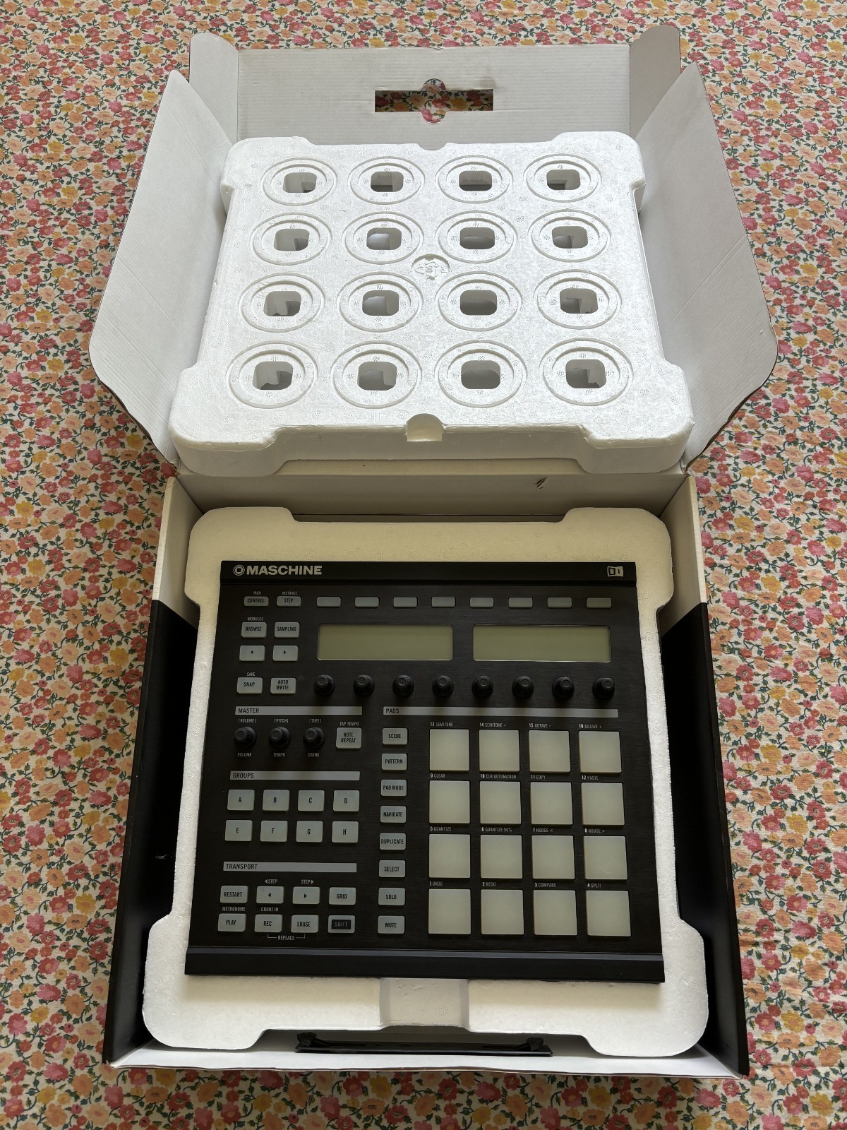 Native Instruments Maschine MK1 - MIDI Controller Great Condition - In box