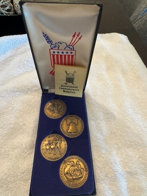 1976 U.S. Bicentennial Commemorative Medallion Set