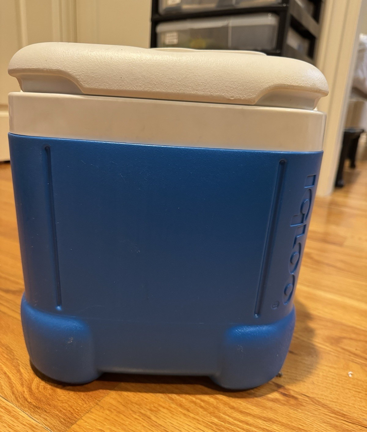 Igloo Ice Cube 14 14 qt Hard-Sided Ice Chest Cooler Blue/White Carry Handle