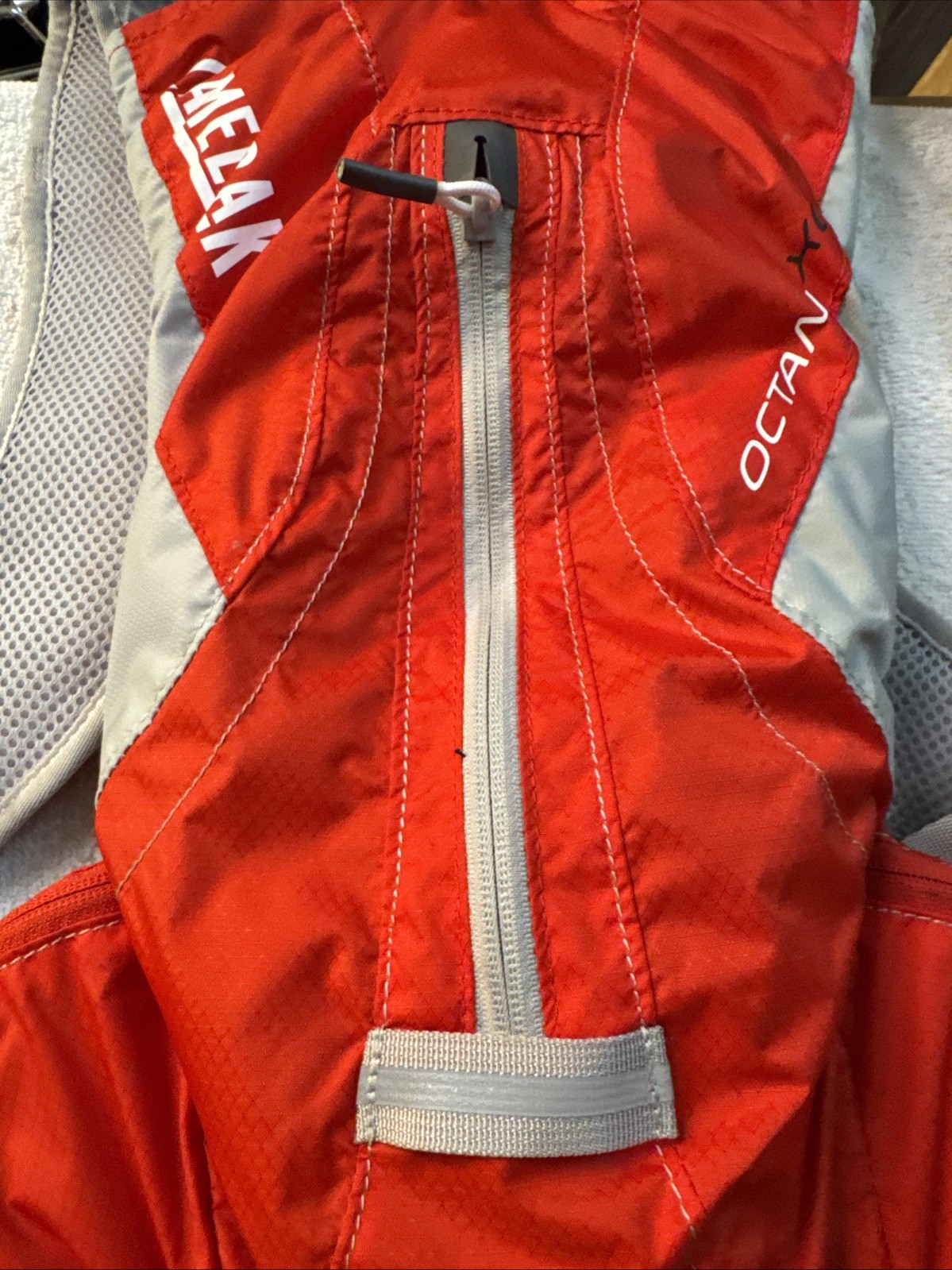 Camelbak Octane XCT Backpack 100oz Gray/Red NWOT ( Read Description )