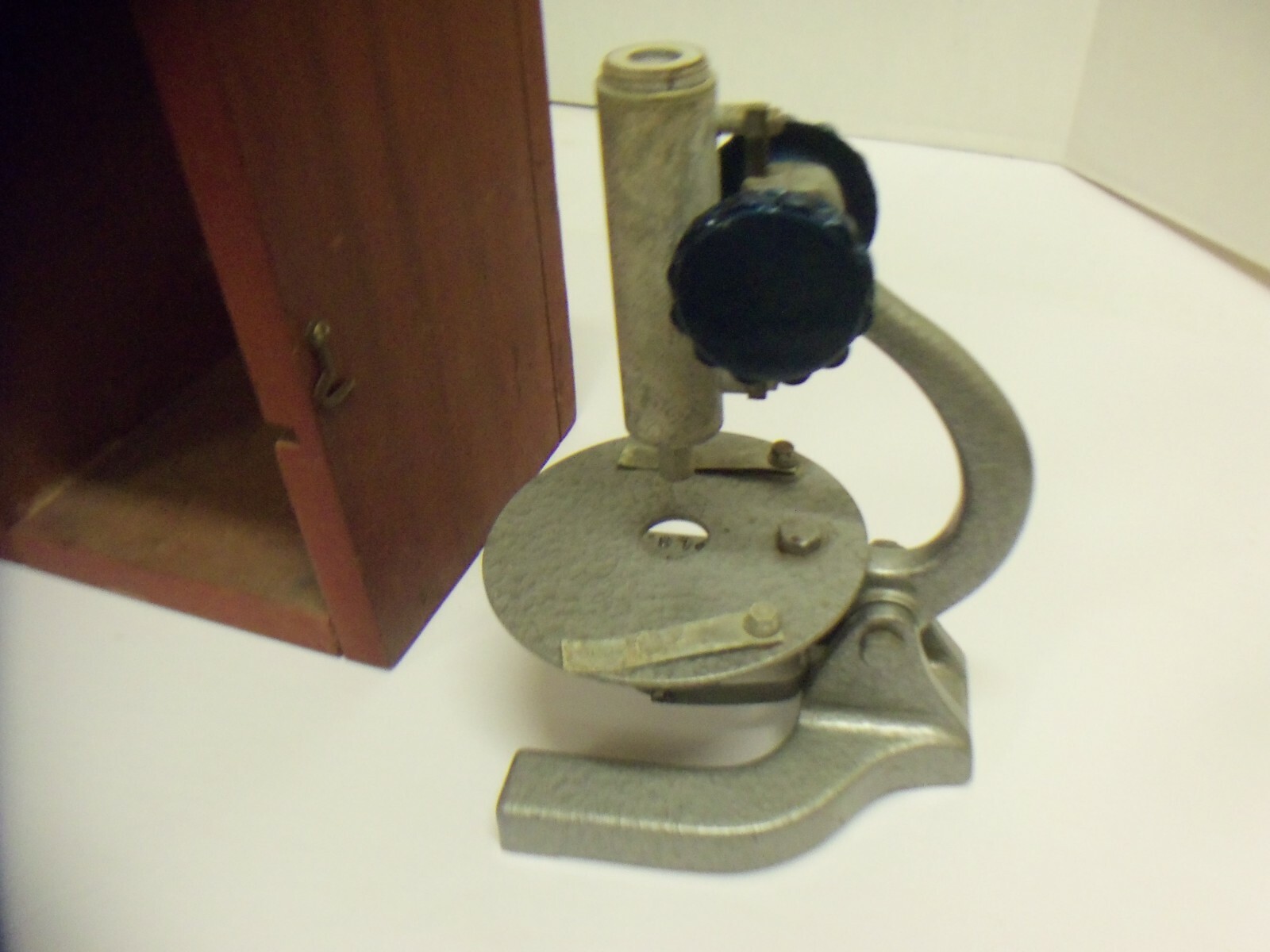 Vintages G.S.S. Co. MPLS. M16 Microscope Unit 75X - 150X Power Elementary Scienc
