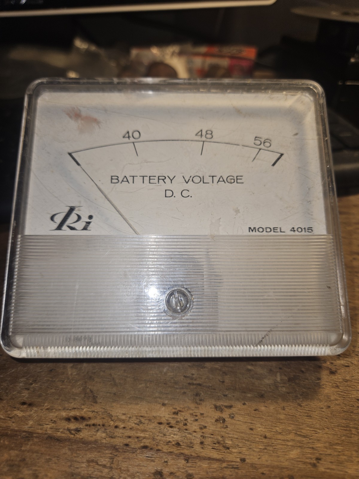 RARE VINTAGE D.C. BATTERY VOLTAGE PANEL METER. 0-60, MODEL 4015.