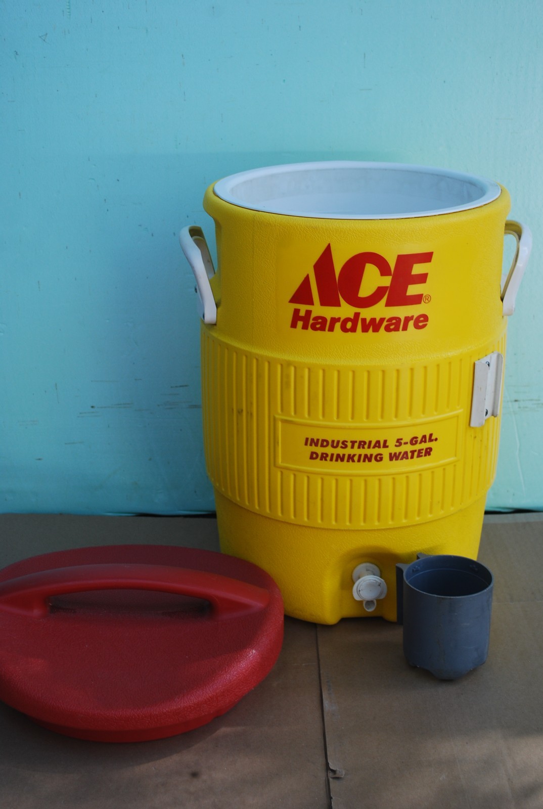 IGLOO 5 GALLON ACE HARDWARE INDUSTRIAL WATER COOLER