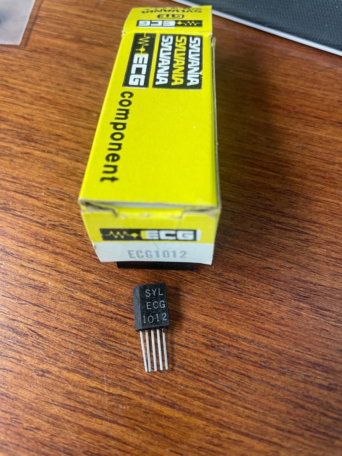 2 pcs ECG1012, 27MHz Oscillator Hybrid Module for AM IF ~ 8 Pin SIP (NTE1012)